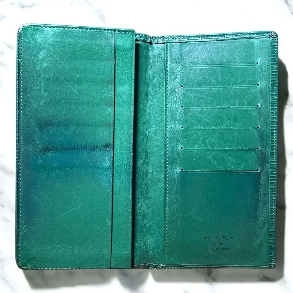 Louis Vuitton Epi wallet